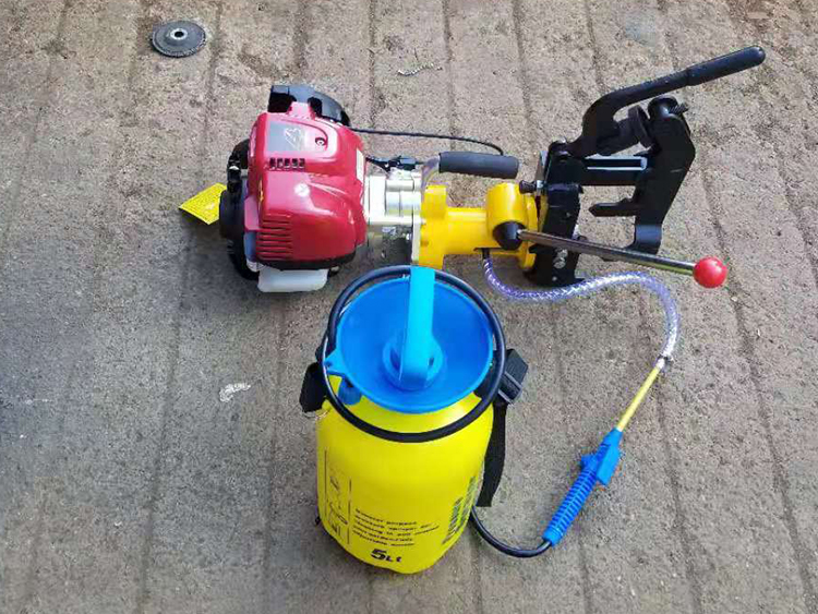 NZG-31型内燃(ran)鋼軌鑽(zuàn)孔機