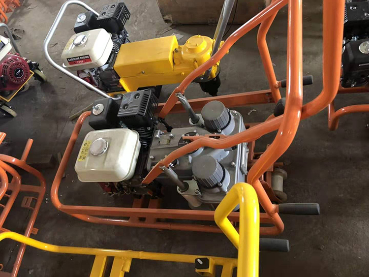 NLB-600型雙頭(tóu)内燃螺栓扳(bān)手