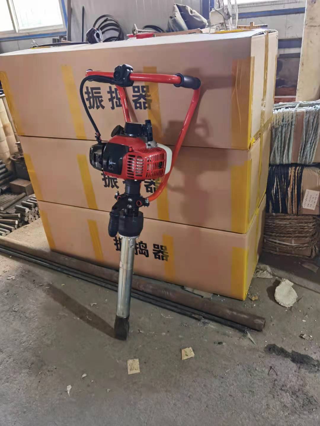 ND-4型手(shou)提式内燃(ran)搗固鎬