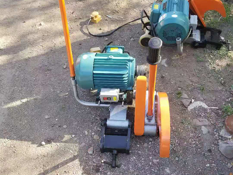 DQG-4型(xíng)電動鋼軌鋸(ju)軌機