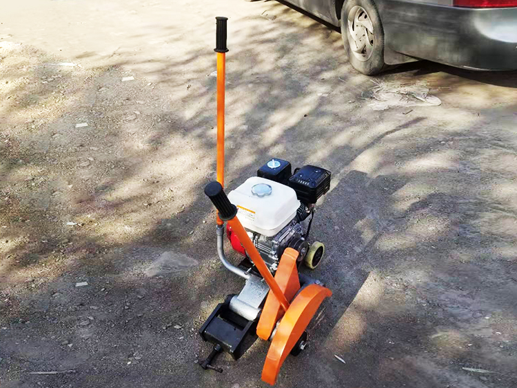 NQG-6.5II型(xíng)内燃鋼軌鋸(ju)軌機 